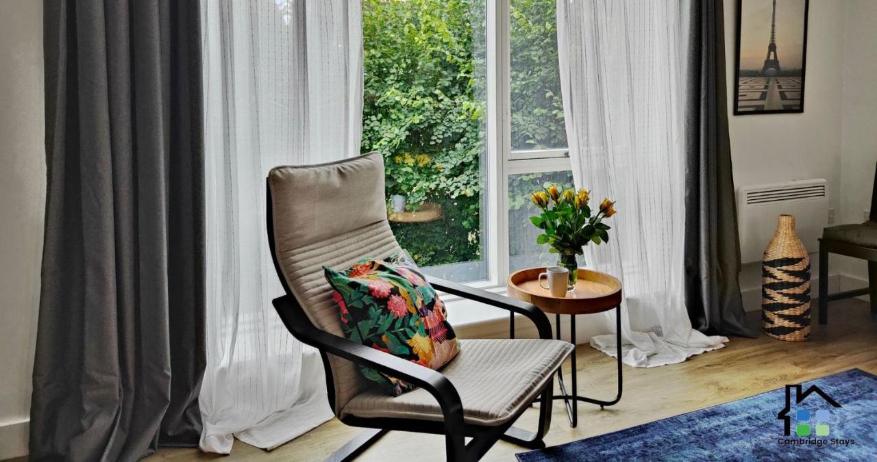Riverside - 2br & 1br - Flat Walk To Centre With Open Parking *